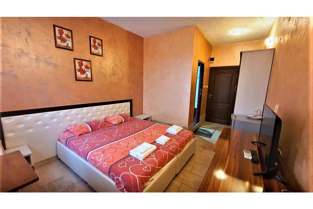 Хотел Дунав Свищов Hostel Kültér fotó